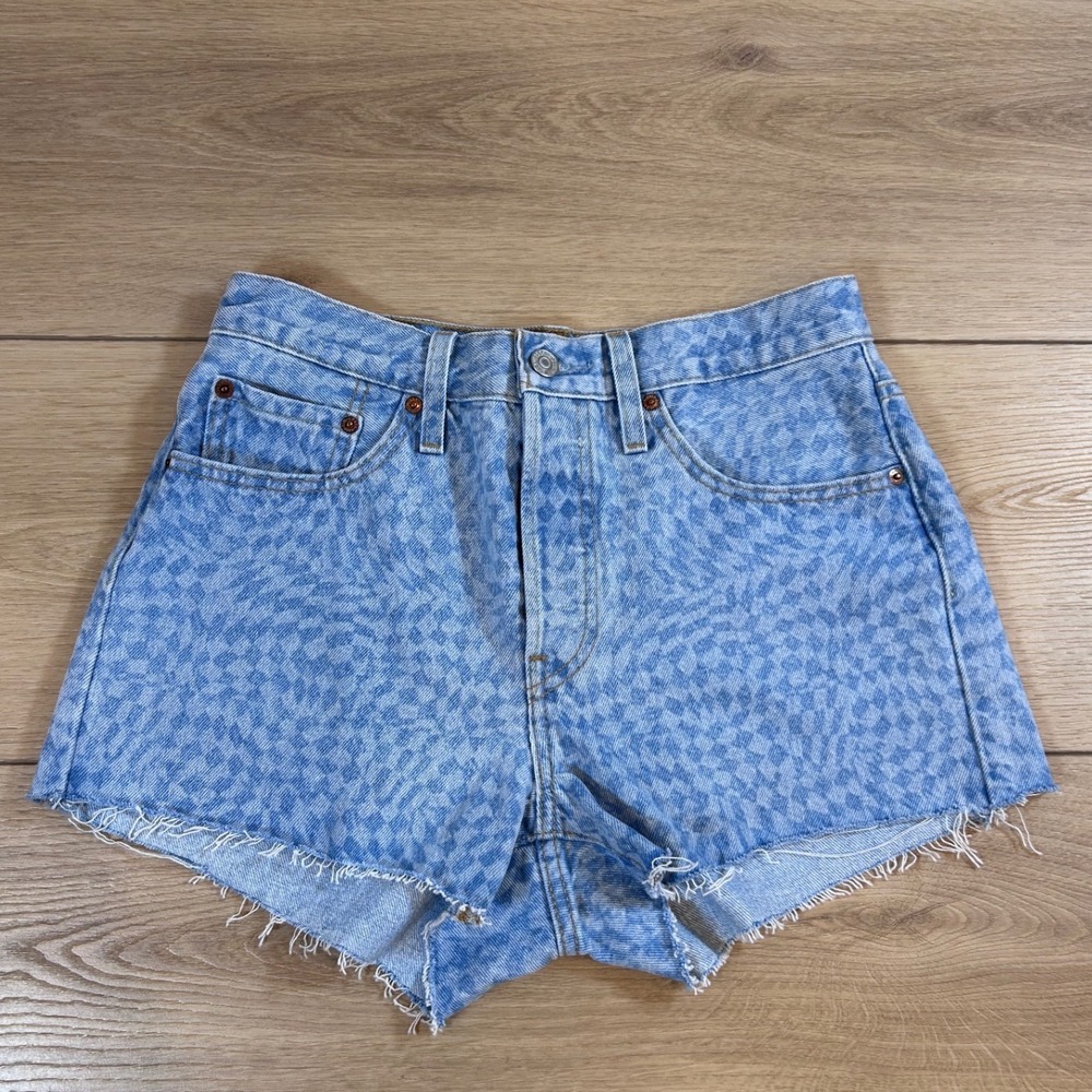 Levis 501 Original High Rise Cut Off Denim Shorts Diamond Print Light Wash W27